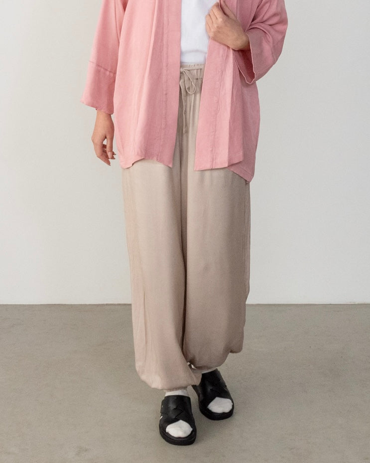 still pants / beige