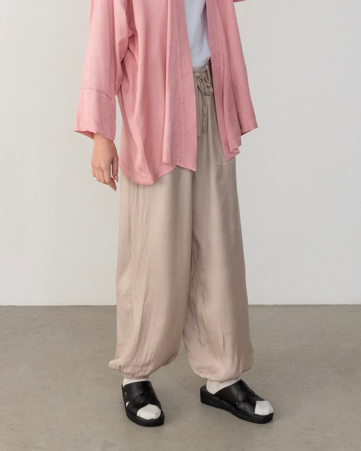 still pants / beige