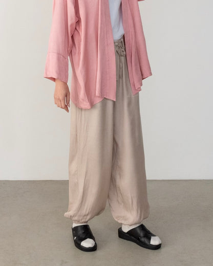 still pants / beige