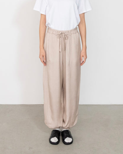 still pants / beige